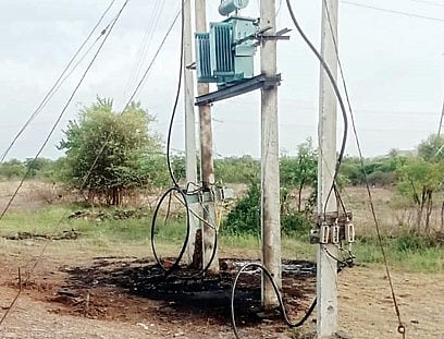 महिन्यात चारवेळा रोहित्र जळाले; कळसला पिकांचे नुकसान