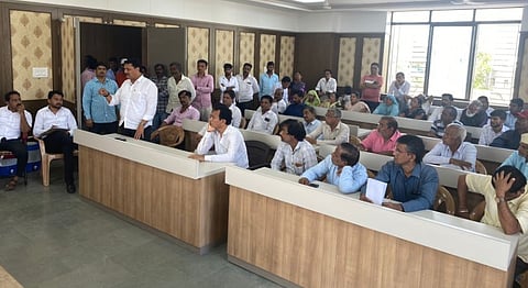 तळेगाव दाभाडे : बाजाराच्या दिवशी मुख्य रस्ता वाहतुकीस मोकळा ठेवण्याचे आदेश     