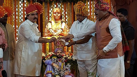 पुणे: सत्ता कोणासाठी, कशी वापरायची याचा छत्रपती शिवाजी महाराज हे वस्तुपाठ: शरद पवार