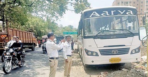 कात्रज : अनधिकृत पार्किंगवर कारवाई; वाहतूक पोलिस ’अ‍ॅक्शन मोड’मध्ये