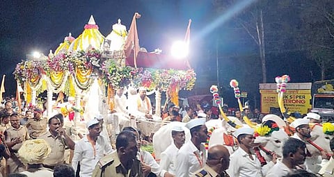 Ashadhi wari 2023 : यवत येथे तुकोबारायांच्या पालखीचे जंगी स्वागत ; समाज आरतीला हजारो वारकर्‍यांची उपस्थिती