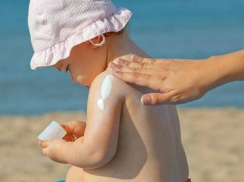 मुलांची त्वचा असते खूप संवेदनशील, अशी घ्‍या काळजी…