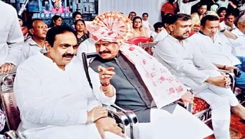 आजी-माजी पालकमंत्र्यांची जुगलबंदी