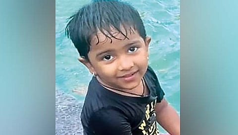 ह्दयद्रावक! कोल्हापूरमध्‍ये दुचाकीला अपघात, आईसमोरच बालिकेचा अंत