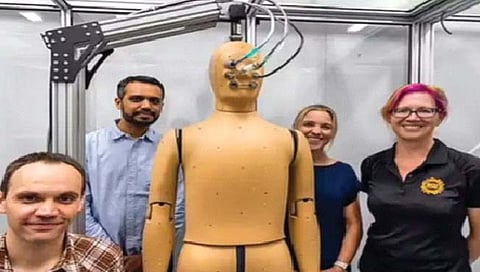 Robot : ‘या’ रोबोला येतो चक्क घाम, वाजते थंडीही!