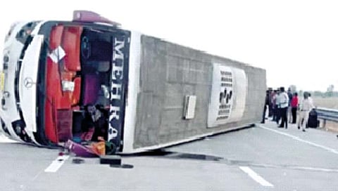 अपघात : ‘महामार्ग संमोहना’चे बळी?