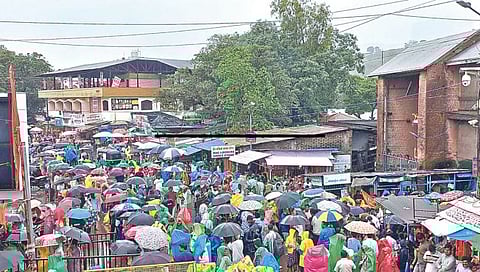 Nashik : त्र्यंबकेश्वर तालुक्यातील पर्यटनस्थळी गर्दी उसळली