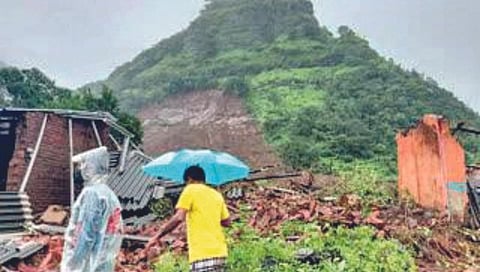 भय इथले संपत नाही..! सातारा जिल्ह्यातील 124 गावे डोंगर कपारीखाली जीव मुठीत धरून