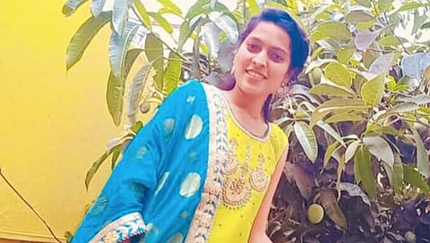 गुडाळ येथे भावापाठोपाठ बहीण पोलीस दलात; धनश्री माळवीची ‘पीएसआय’ पदी निवड