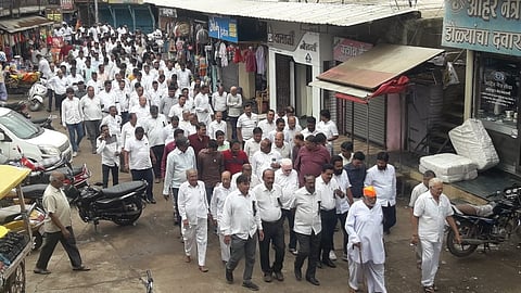 जैन मुनींच्या हत्येच्या निषेधार्थ लासलगावी मूक मोर्चा