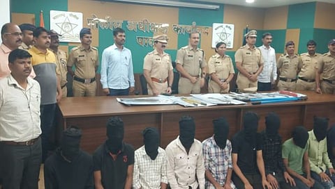 पालघर : दरोड्याच्या प्रयत्नात असणाऱ्या १२ जणांच्या मुसक्या आवळल्या