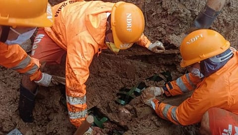 Irshalwadi Landslide : इर्शाळवाडी दुर्घटनेनंतर तिसऱ्या दिवशीही शोधकार्य सुरू; मृतांचा आकडा २४ वर