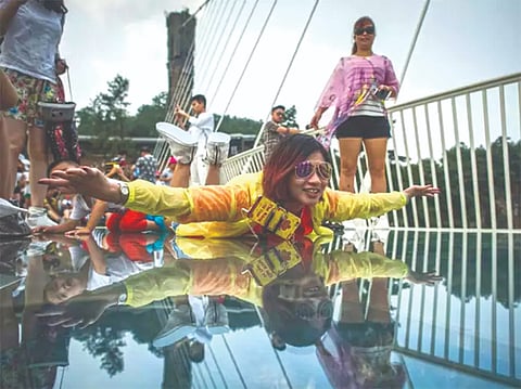 जगातील सर्वात उंच काचेचा पूल