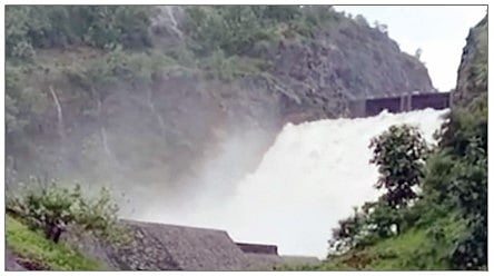 पुणे जिल्ह्यातील चिल्हेवाडी धरण ‘ओव्हरफ्लो’; मांडवी नदी दुथडी भरून