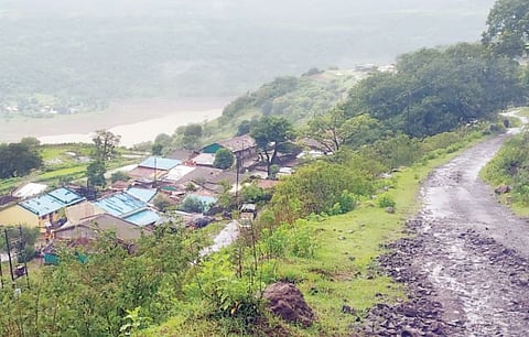 पुणे : दरडींचा धोका असलेल्या गावांवर ‘जागता पहारा’