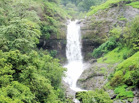 खेडच्या पर्यटन पंढरीत निसर्गाचा जलोत्सोव