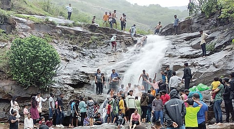 पिंपरी : अतिउत्साह ठरतोय जीवघेणा ! पावसाळ्यातील भटकंती करताना काळजी घेण्याचे आवाहन