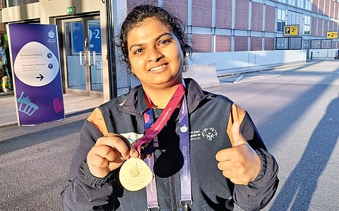 खडकवासला : कष्टकरी कुटुंबांतील गायत्रीने जर्मनीत फडकावला तिरंगा