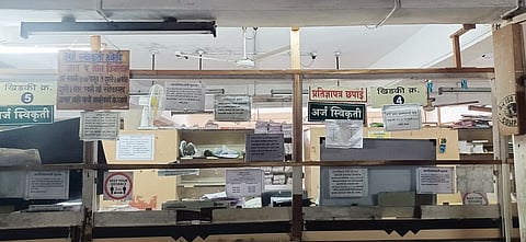 दाखल्यासाठी अर्ज करायला शुक्रवारी या! हवेली ई-सेवा केंद्रातील कर्मचार्‍यांचे उत्तर