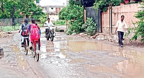पाथर्डी : पावसाने विजयनगर रस्त्याची दुरवस्था; खड्ड्यांमध्ये साठले पाणी