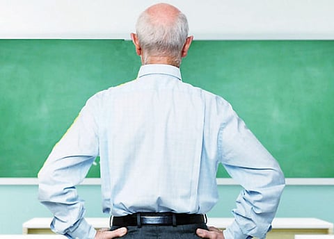 रिटायर्ड गुरुजी पुन्हा शाळेत ! अहमदनगर जिल्हा परिषदेत 350 जणांची होणार नियुक्ती