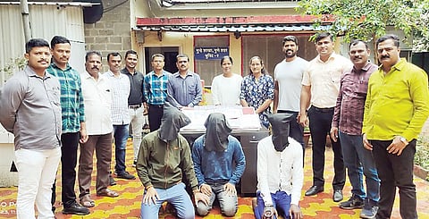 स्वारगेट गोळीबार प्रकरण : नोकराने टिप दिली अन् व्यापार्‍याला लुटले; मुख्य सूत्रधारासह तिघांना ठोकल्या बेड्या