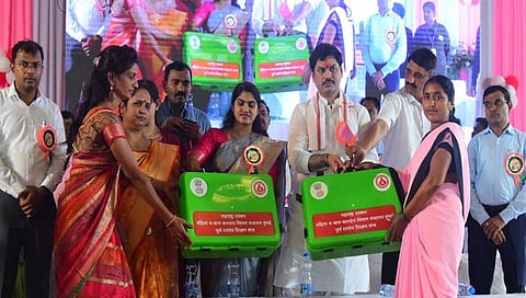 बीड : योजनांचा गरजूंना लाभ मिळवून देण्यासाठी सर्वपक्षीय नेत्यांनीही पुढाकार घ्यावा – धनंजय मुंडे