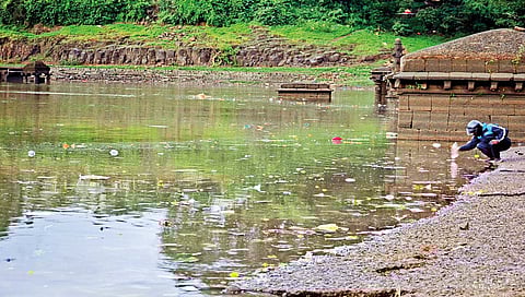 पंचगंगेला प्रदूषणाचा विळखा होतोय घट्ट