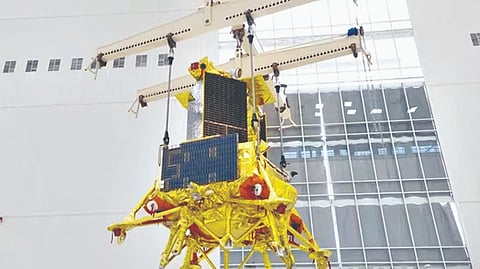 Russia Moon Mission : रशियन चांद्रमोहिमेसाठी एक गाव होणार रिकामे!