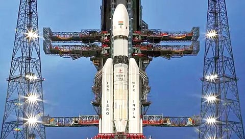 बहुतांश रॉकेट सफेद रंगाचे का असतात?