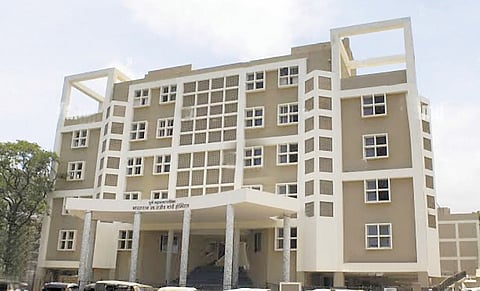 पुण्यातील राजीव गांधी रुग्णालयात 100 खाटा; आरोग्यप्रमुख डॉ. पवार यांची माहिती