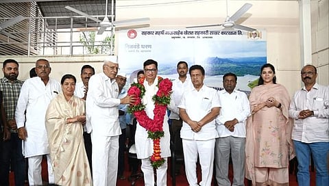 संगमनेर : काँग्रेस विधिमंडळ पक्षनेतेपदी निवड झाल्याबद्दल आमदार थोरात यांचा सत्कार