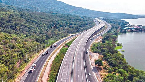 रायगड : महामार्गाची एक लेन गणेशोत्सवापूर्वी सुरू