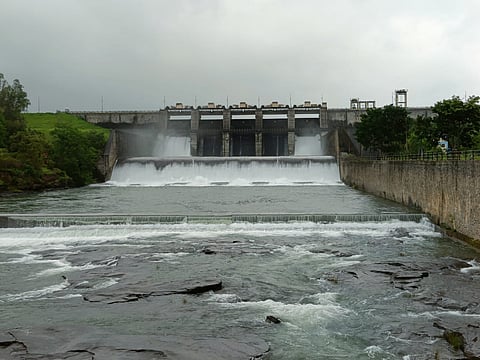 चासकमान धरणाचे तीन दरवाजे बंद ; दोन दरवाज्यातून विसर्ग सुरू