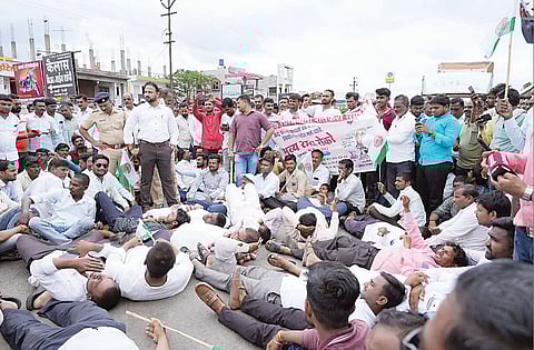राहुरीतील आंदोलनात शेतकरी-पोलिस बाचाबाची