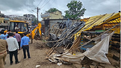 राजगुरुनगर शहरातील अतिक्रमणांवर हातोडा