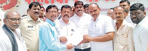 नगर : बोधेगावमध्ये तीन तास ठिय्या