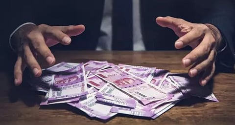 भंडारा : सेवानिवृत्त न्यायालय अधीक्षकांना ४३ लाखांचा गंडा; पॉलिसीची रक्कम परत करण्याच्या अमिषाने फसवणूक