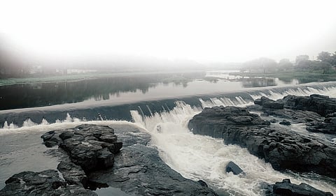 तळेगाव स्टेशन : अतिउत्साहामुळे पर्यटकांचा जातोय जीव