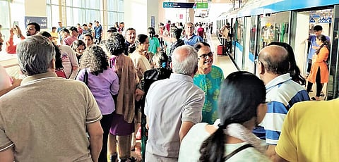 मेट्रो प्रवासासाठी मोठी गर्दी; विकेंडला हजारो पुणेकरांनी घेतला आनंद