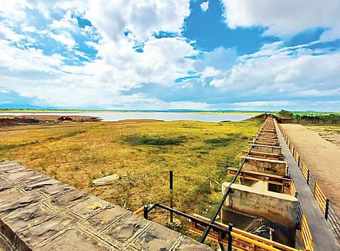चिंतेची बाब ! नाझरे धरणात शून्य टक्के पाणीसाठा ; 56 गावांवर दुष्काळाचे सावट