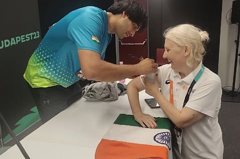 Neeraj Chopra : नीरजने तिरंग्याच्या सन्मानार्थ फेटाळली महिला चाहतीची ‘ती’ मागणी, म्हणाला…