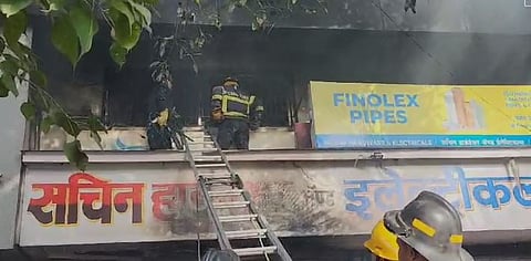 दुर्दैवी ! दुकानाला लागलेल्या आगीत कुटुंबातील चार जणांचा होरपळून मृत्यू