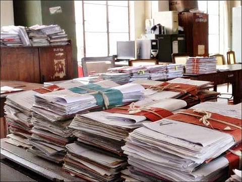 स्मशानभूमी अडकवली लालफितीत ; या गावात होतात रस्त्यावर अंत्यसंस्कार