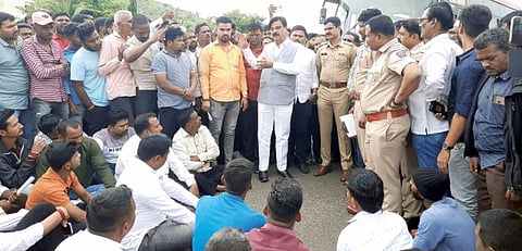 वाल्हे : शिवतारेंच्या आश्वासनानंतर रास्ता रोको मागे