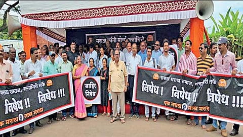 रत्नागिरी : ‘एक मराठा, लाख मराठा’ घोषणा देत रत्नागिरीत लाठीहल्ल्याचा निषेध