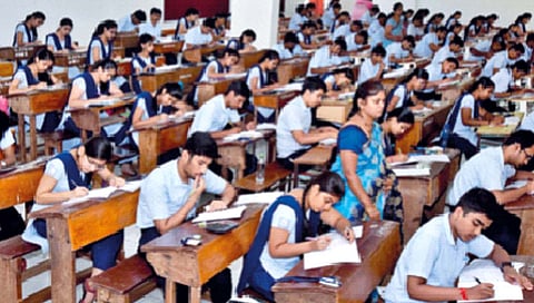 दोनदा परीक्षा घेताना…