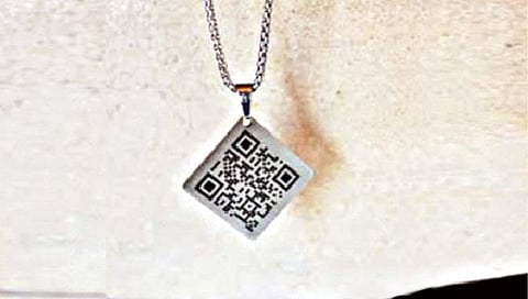 हरवलेल्या लोकांना शोधणार क्यूआर कोड असणारा नवा पेंडंट!