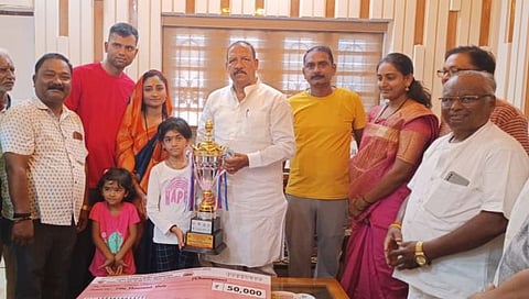 जागतिक स्पर्धेत नंदुरबारचे नाव झळकवणाऱ्या नारायणीची पालकमंत्र्यांकडून दखल