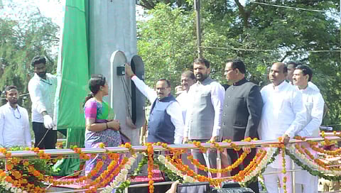 राजगोपालचारी उद्यान येथे 40 मीटर उंच राष्ट्रीय ध्वजाचे मंत्री अतुल सावे यांच्या हस्ते अनावरण